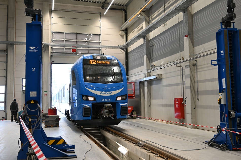 Die ersten beiden Züge sind im Betriebswerk Langweid eingetroffen. Foto: Go-Ahead/Winfried Karg 